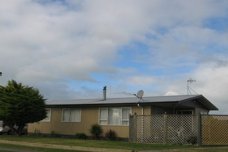 Photo of property in 17 Tait Drive, Greenmeadows, Napier, 4112