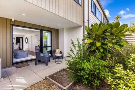 Photo of property in 4/35 Garadice Road, Rothesay Bay, Auckland, 0630