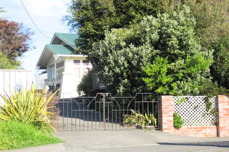 Photo of property in 1 Carlton Avenue, Gonville, Whanganui, 4501