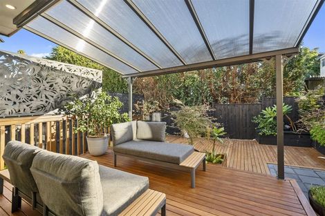 Photo of property in 42 Seafarer Crescent, Stanmore Bay, Whangaparaoa, 0932