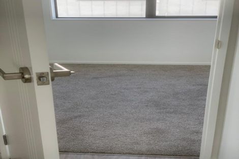 Photo of property in 28 Parahau Road, Papakura, 2110