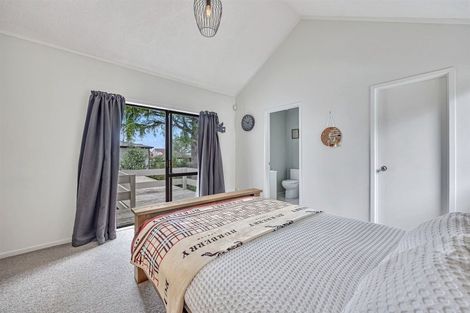 Photo of property in 38 Eugenia Rise, Totara Heights, Auckland, 2105