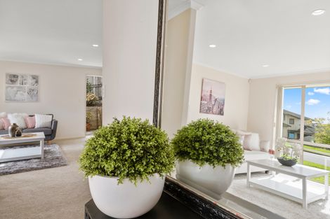 Photo of property in 37 Nimstedt Avenue, Oteha, Auckland, 0632