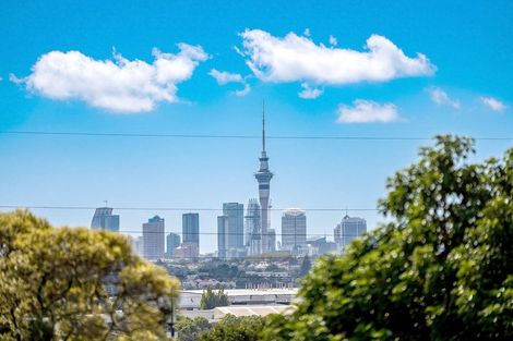 Photo of property in 140d Hepburn Road, Glendene, Auckland, 0602