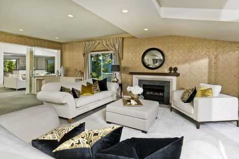 Photo of property in 32 Whitby Crescent, Mairangi Bay, Auckland, 0630