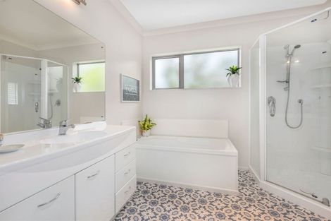 Photo of property in 5d Stephen Street, Johnsonville, Wellington, 6037