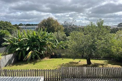 Photo of property in 11 Thomas Rea Place, Te Atatu South, Auckland, 0610
