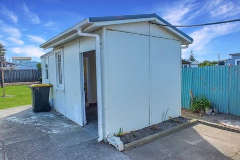 Photo of property in 23 Pratt Avenue, Foxton Beach, Foxton, 4815