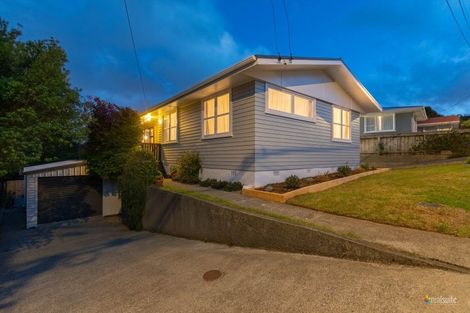 Photo of property in 18 Mark Avenue, Paparangi, Wellington, 6037