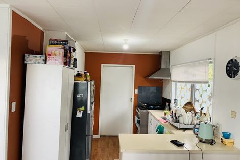 Photo of property in 1/2 Netherlands Avenue, Kelston, Auckland, 0602