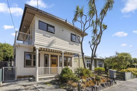 Photo of property in 14 Matipo Street, Eastbourne, Lower Hutt, 5013