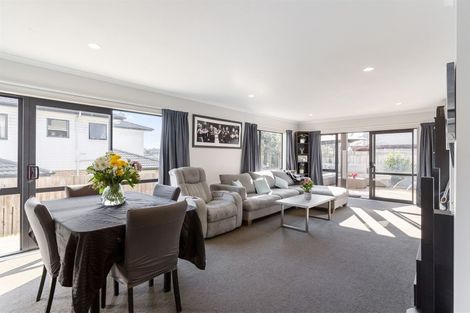 Photo of property in 68 Claverdon Drive, Massey, Auckland, 0614