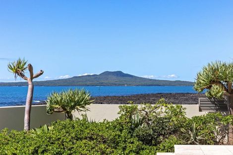 Photo of property in 26 Tiri Road, Milford, Auckland, 0620