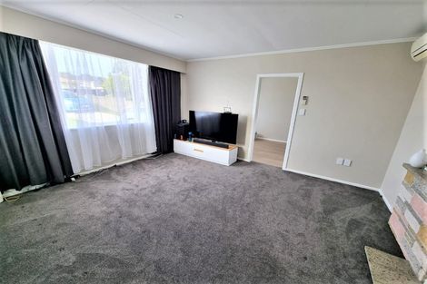 Photo of property in 16 Driver Crescent, Cannons Creek, Porirua, 5024
