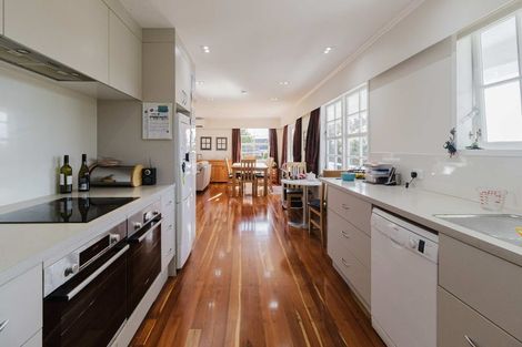 Photo of property in 28 Caesars Place, Churton Park, Wellington, 6037