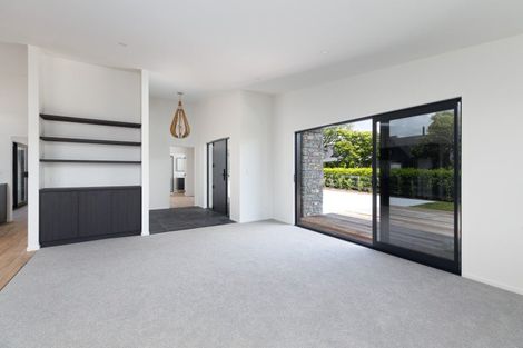 Photo of property in 2 Marsden Place, Hurworth, New Plymouth, 4310