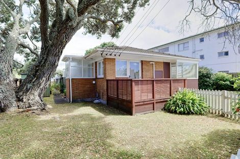 Photo of property in 1/760 Beach Road, Browns Bay, Auckland, 0630