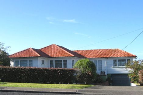 Photo of property in 67 Pupuke Road, Birkenhead, Auckland, 0627