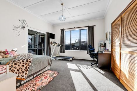 Photo of property in 16 Dixon Avenue, Hawera, 4610