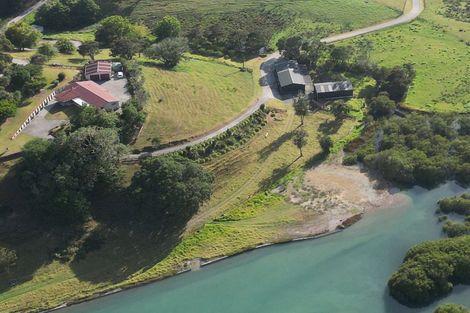 Photo of property in 215 Kempthorne Road, Russell, 0272