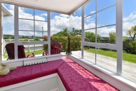 Photo of property in 52 Settlers Grove, Orewa, 0931