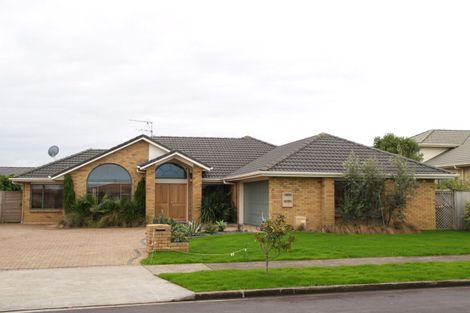 Photo of property in 14 Trovare Place, Golflands, Auckland, 2013