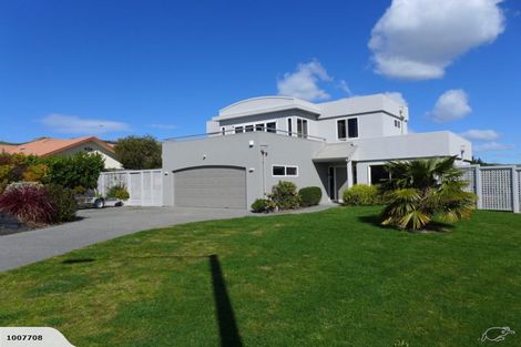 Photo of property in 15 Hikanui Place, Havelock North, 4130