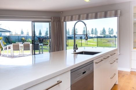 Photo of property in 11 Kaituna Place, Te Awa, Napier, 4110