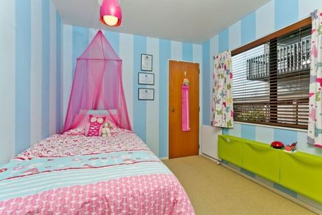 Photo of property in 10/76 Target Road, Totara Vale, Auckland, 0629