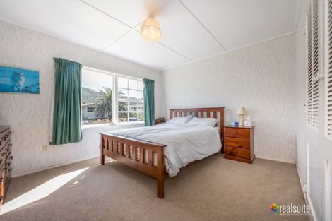 Photo of property in 280 Wellington Road, Wainuiomata, Lower Hutt, 5014