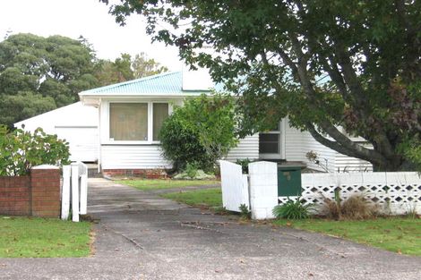 Photo of property in 8 Vera Road, Te Atatu South, Auckland, 0610