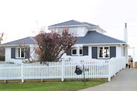 Photo of property in 25 Evelyn Road, Cockle Bay, Auckland, 2014