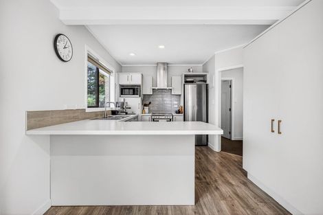 Photo of property in 53 Cambridge Road, Riverhead, 0820