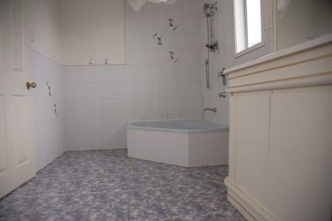 Photo of property in 194a Queen Street, Northcote Point, Auckland, 0627