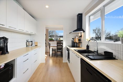 Photo of property in 3 St Margaret Place, West Harbour, Auckland, 0618