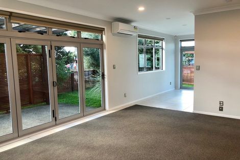 Photo of property in 11m Clearwater Cove, West Harbour, Auckland, 0618