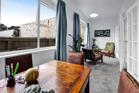 Photo of property in Devonport Apartments, 26/127 Saint Aubyn Street, New Plymouth, 4310