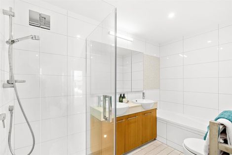 Photo of property in 204/252 Centreway Road, Orewa, 0931