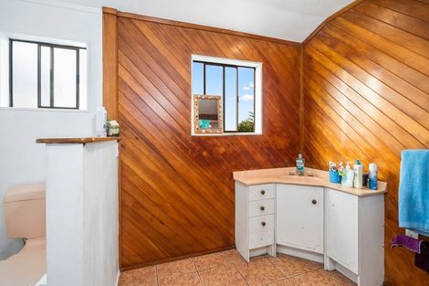 Photo of property in 12 Noeleen Street, Glenfield, Auckland, 0629