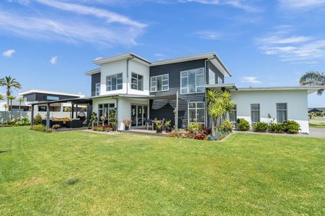 Photo of property in 5 Waitemata Drive, One Tree Point, 0118