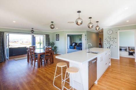 Photo of property in 21 Loveston Lane, Kelvin Grove, Palmerston North, 4470