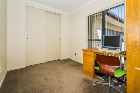 Photo of property in 8 Spring Valley Place, Oteha, Auckland, 0632