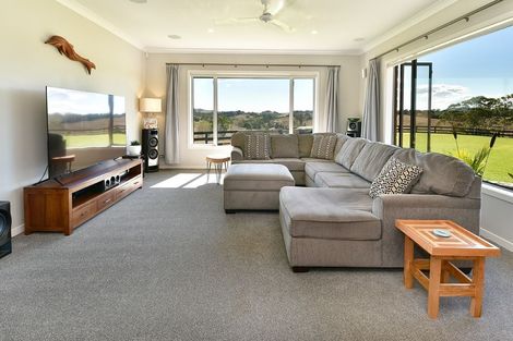 Photo of property in 10 Joblin Road, Wainui, Silverdale, 0994