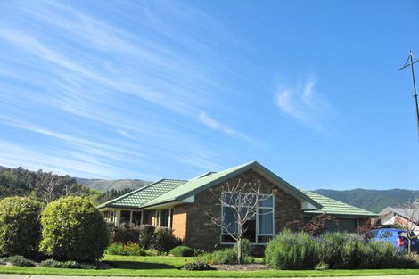 Photo of property in 8 Covent Drive, Stoke, Nelson, 7011