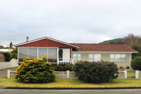 Photo of property in 2 Kinloch Esplanade, Kinloch, Taupo, 3377
