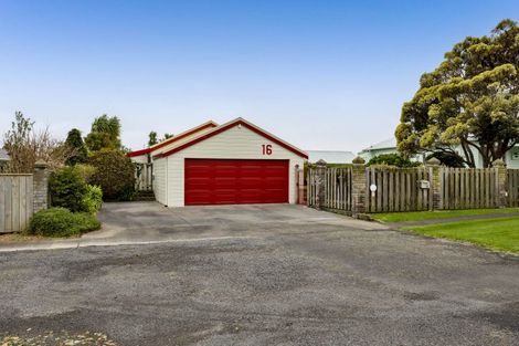 Photo of property in 16 Heaphy Road, Opunake, 4616