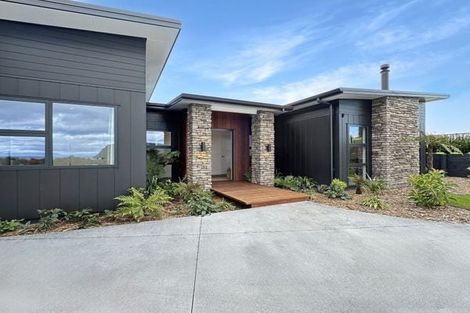 Photo of property in 8 Broadleaf Way, Kinloch, Taupo, 3377