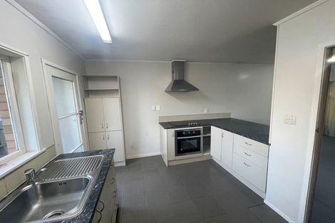 Photo of property in 2/7 Luplau Crescent, Cockle Bay, Auckland, 2014