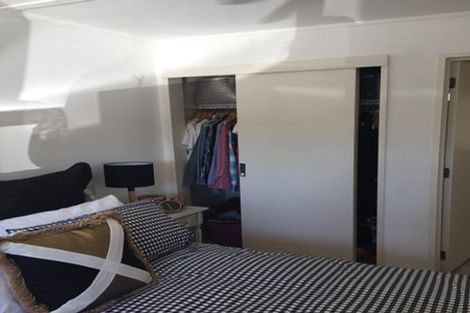 Photo of property in 20 Portsea Place, Chatswood, Auckland, 0626