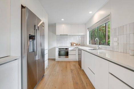 Photo of property in 28 Barbados Drive, Unsworth Heights, Auckland, 0632